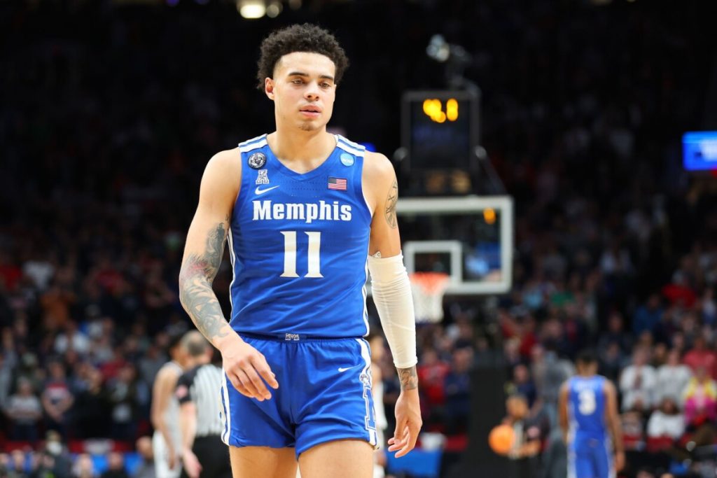 11 Warriors Players Who Could Leave the 2024 Offseason  