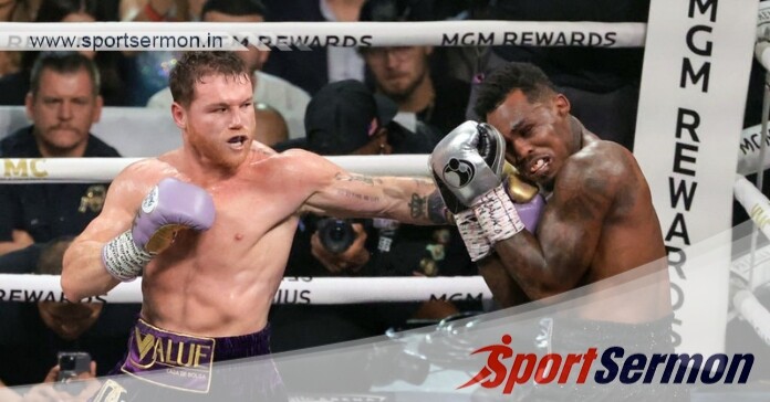 Alvarez Dominates Charlo to Retain Super Middleweight Title  