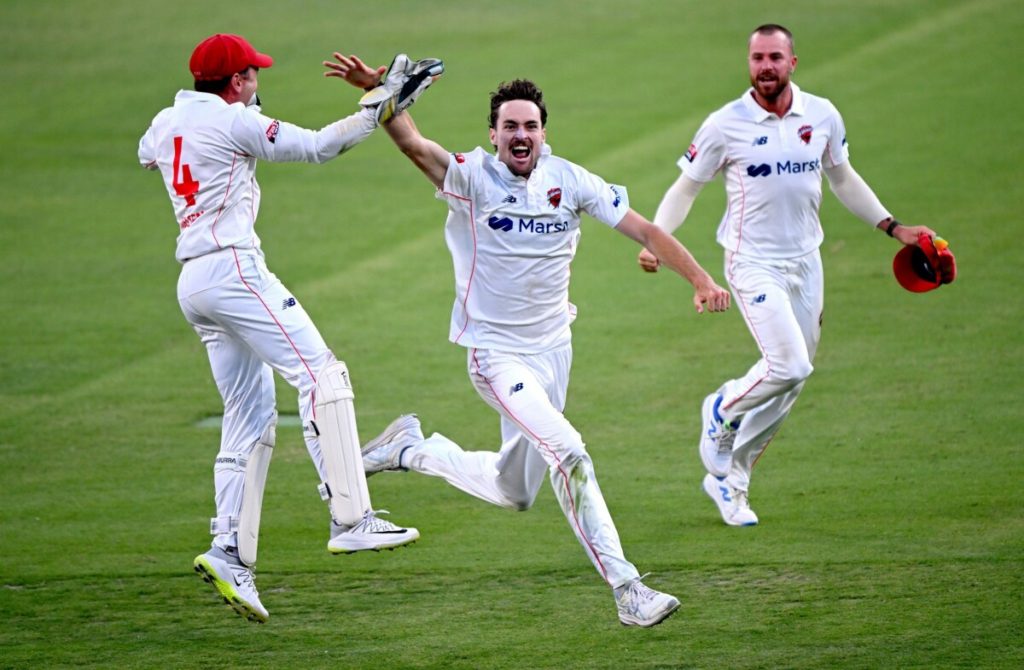 Redbacks Beat Queensland by 3 Runs in Sheffield Sheild Redbacks Beat Queensland by 3 Runs in Sheffield Sheild