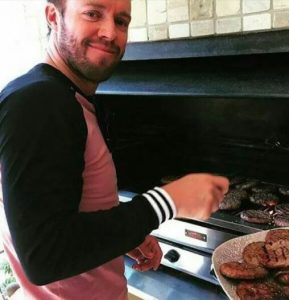 Top 10 legendary cricketers and their favourite food item  