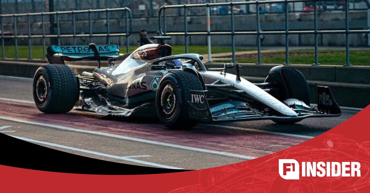 Aston Martin ने दुनिया के सामने AMR24 Car पेश की  