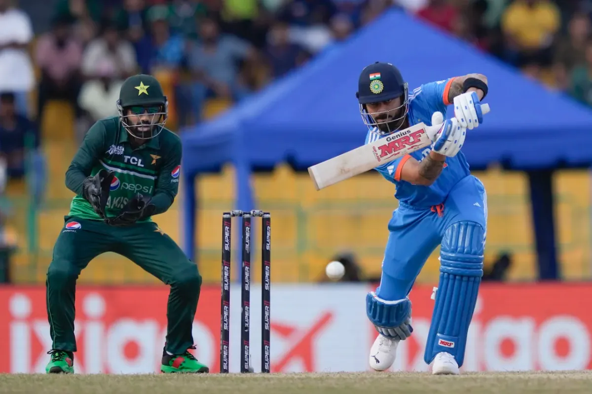 Babar Azam's DRS Blunder Ignite Twitter Storm in IND vs PAK  