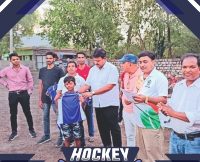 जांजगीर में अच्छे प्रदर्शन वाले खिलाड़ियों को बांटे टी-शर्ट  