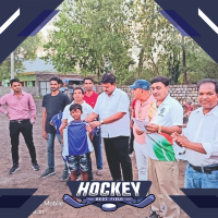 जांजगीर में अच्छे प्रदर्शन वाले खिलाड़ियों को बांटे टी-शर्ट  