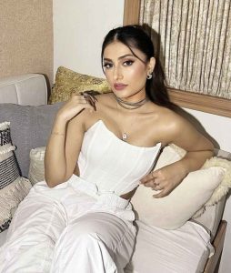 Cricketer Yuzvendra Chahal turns cheerleader for his wife!  