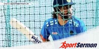 Player MS Dhoni spotted using old bat from friend's company  