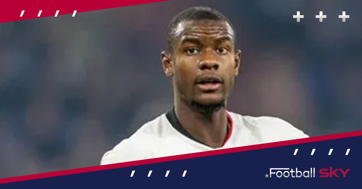 Evan N'Dicka को खरीदाना चाहता है Barcelona!  