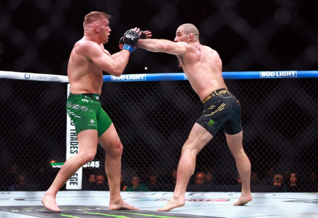 UFC 297:Dricus Defeats Strickland, Wins Middleweight Title  