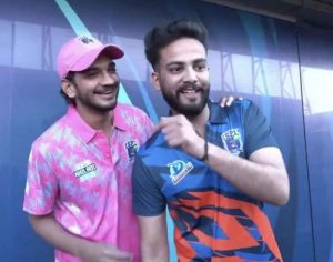 ISPL 2024: Akshay Kumar takes Elvish Yadav's wicket  