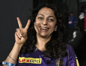 Find Out! Which Bollywood actors love cricket  