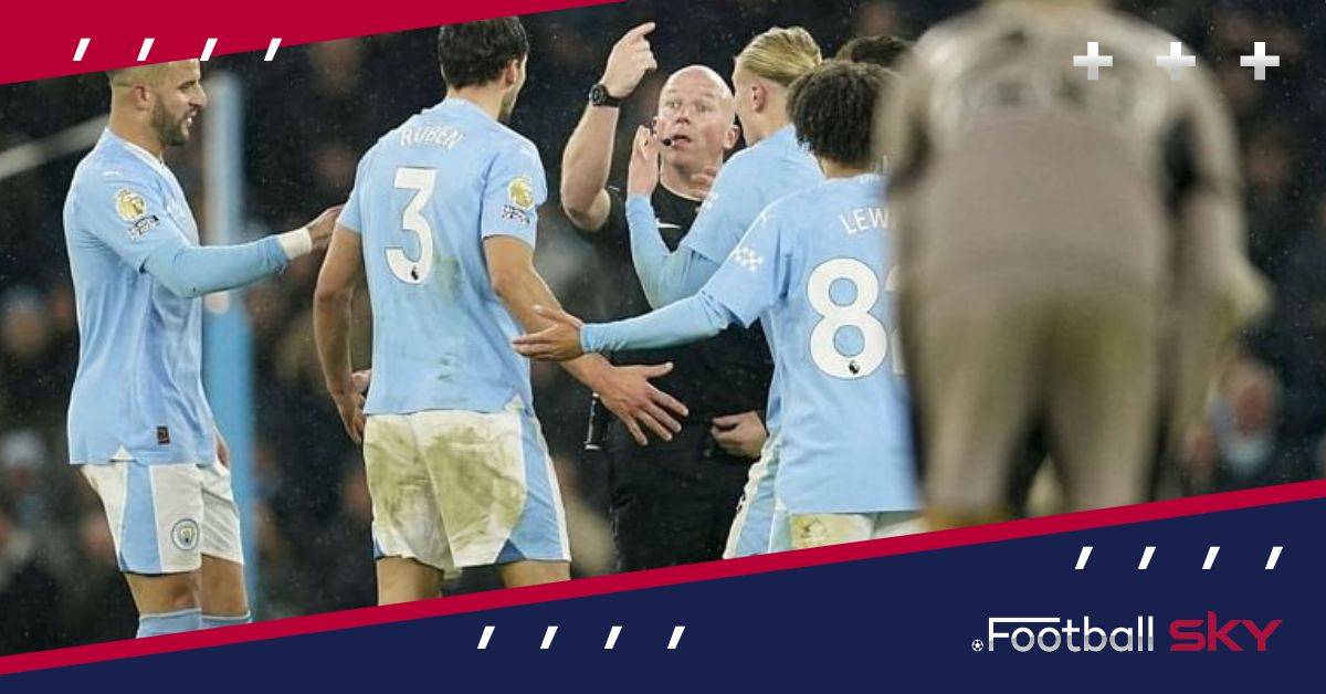 Manchester City के खिलाडियों पर लगा अनुचित व्यवहार का आरोप  