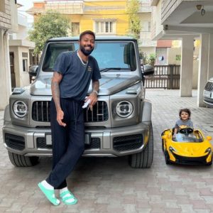 Top 5 dapper fits of cricketer Hardik Pandya- Style Decoded  