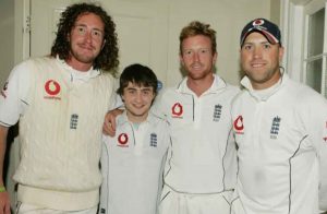 Popular Hollywood actors who love the sport cricket  