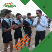 पुलिस और ग्रामीणों के बीच हुआ मुकाबला, पुलिस टीम हारी  