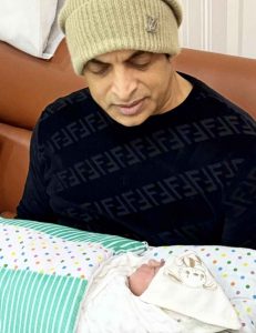 Shoaib Akhtar and wife welcome third baby girl!  