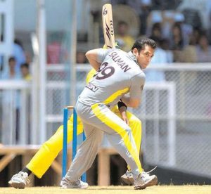 Find Out! Which Bollywood actors love cricket  