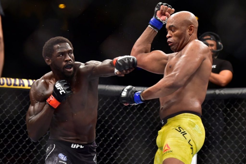 10 UFC Fighters Who Were Loudly Booed During Their Fights  