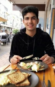 Top 10 legendary cricketers and their favourite food item  