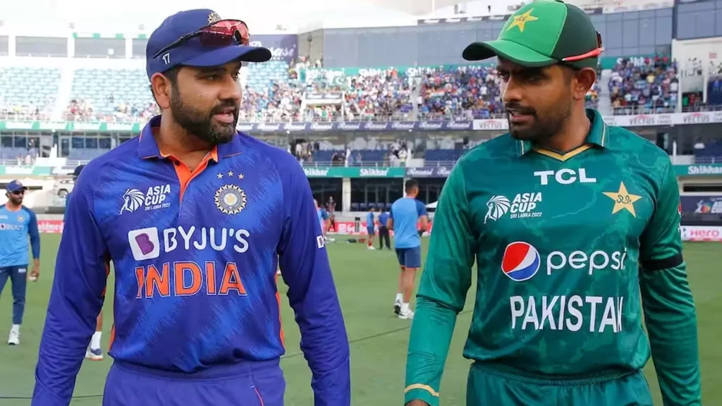 IND vs PAK: Shadab Khan ties Hardik Pandya's shoelaces  