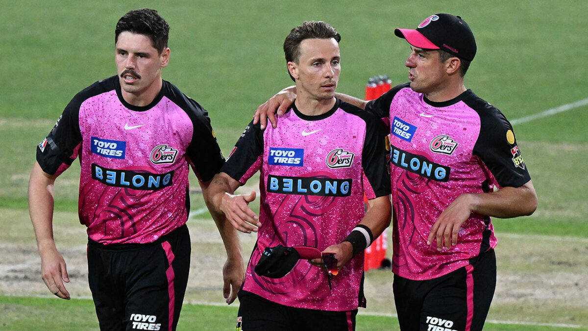Tom Curran receives four match ban in BBL 13  