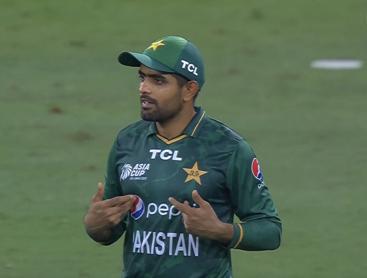 Babar Azam's DRS Blunder Ignite Twitter Storm in IND vs PAK  