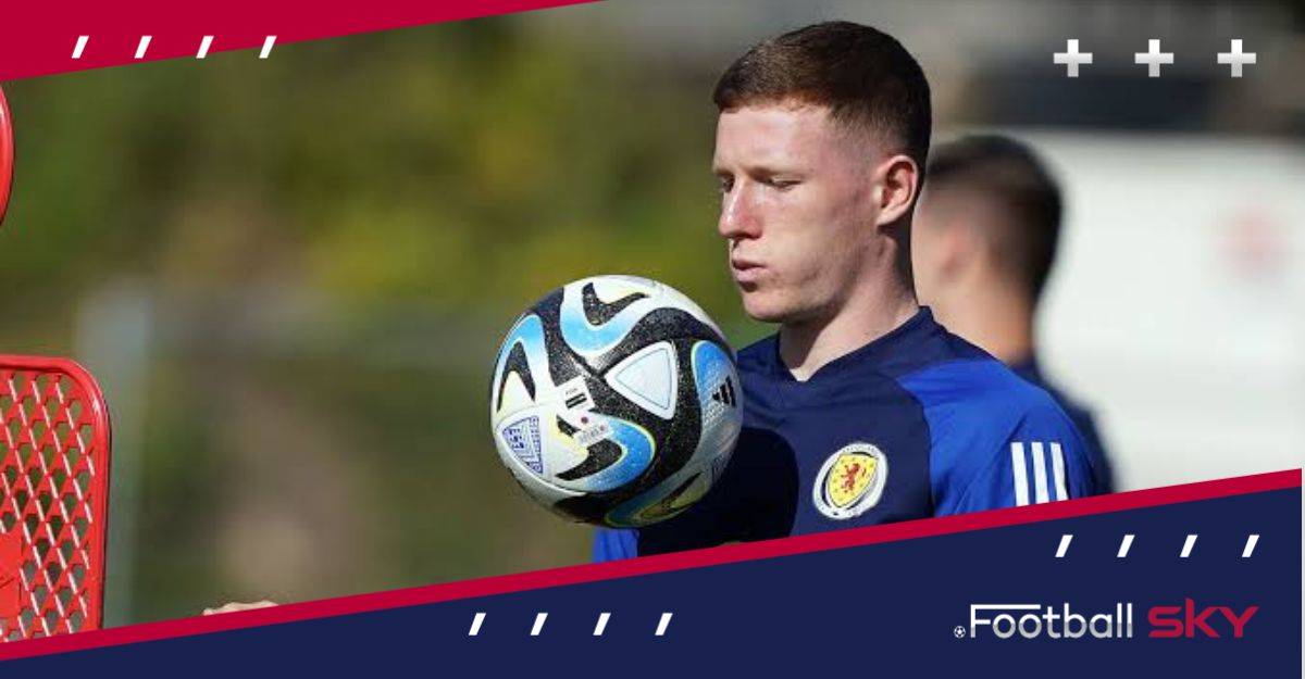 इंग्लैंड और स्कॉटलैंड के बीच इलियट एंडरसन की होड़ लगी है  