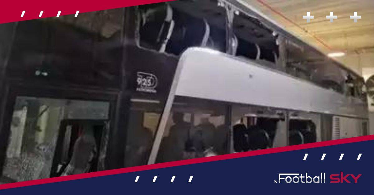 ल्यों टीम का मुकाबला हुआ रद्ध बस मे हुई दुर्घटना  