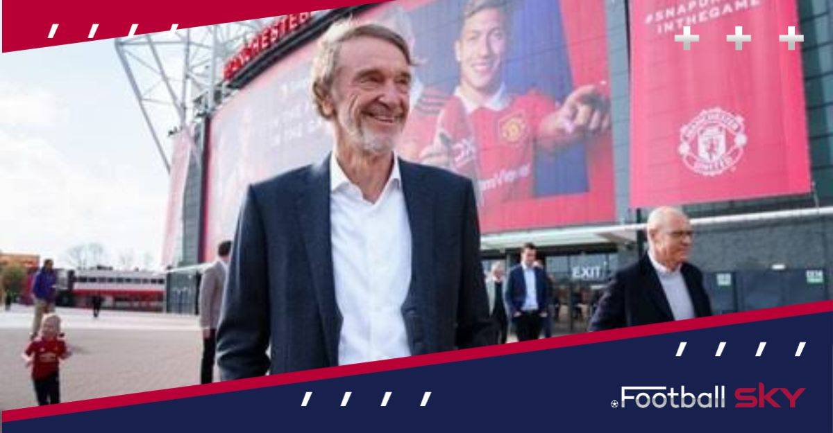 आखिर मैंचेस्टर यूनाइटेड किसके हाथो मे है  