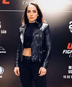 Top 5 sizzling and Hottest UFC Female Fighters!  