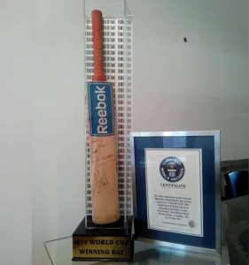 Dhoni with world’s most expensive cricket bat in 2011  