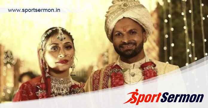 Cricketer Mukesh Kumar dances on regional song at wedding  