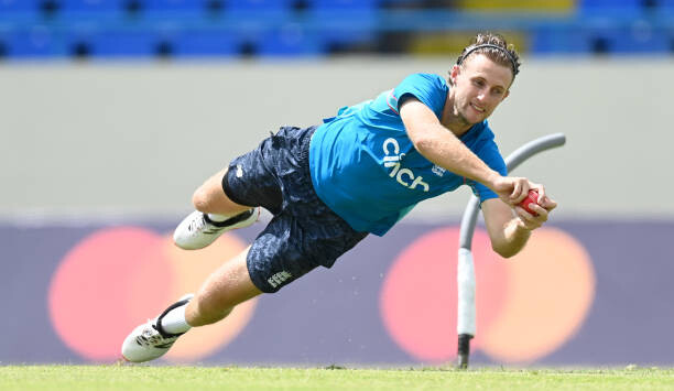 Smith Eclipses Waugh to Take Most Catches in Test Cricket  