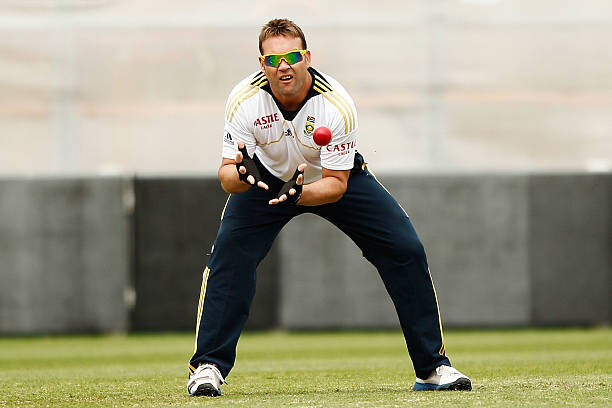 Smith Eclipses Waugh to Take Most Catches in Test Cricket  