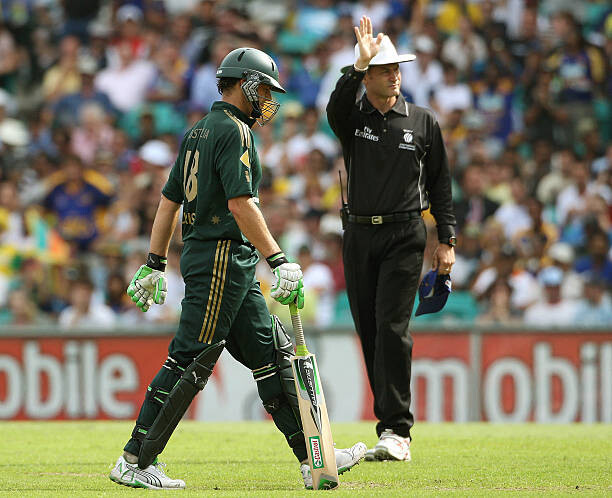 Why Australian Great Adam Gilchrist was called a Walker?  