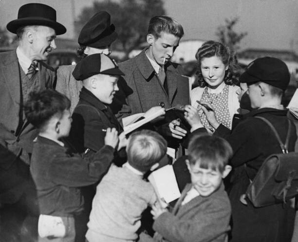 Do Cricketers Smoke? Check Out These Images To Find Out  