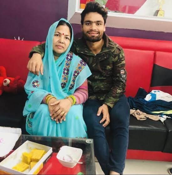 Rinku Singh Biography: Meet Rinku Singh's Family  