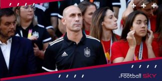 फीफा ने किया लुइस रुबियल्स को किया बर्खास्त  