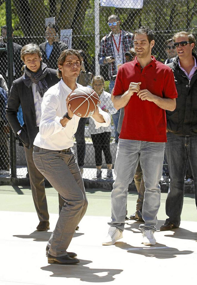 NBA Players Who Are Good Friends With These Celebrities  