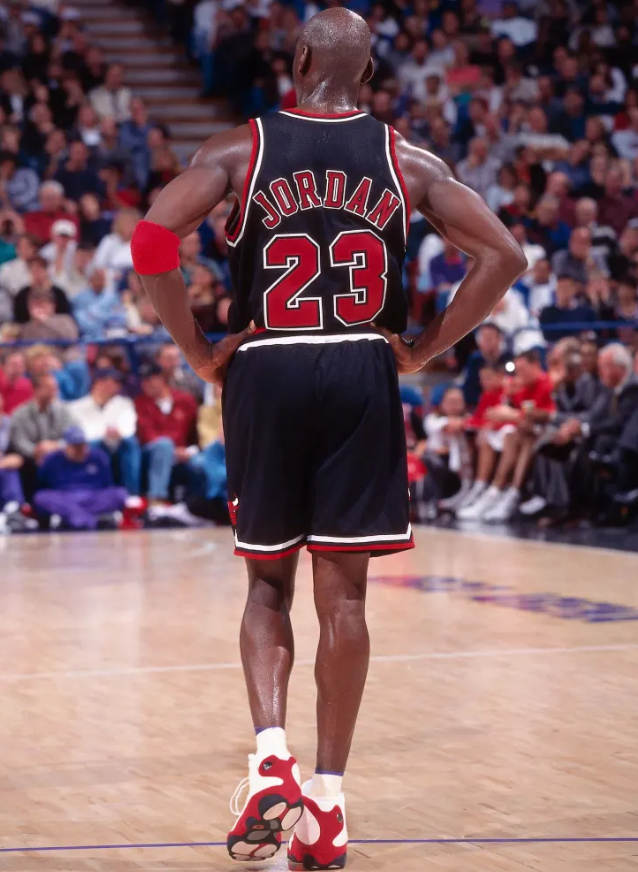 From Style to comfort: The Evolution of Basketball uniforms From Style to comfort: The Evolution of Basketball uniforms