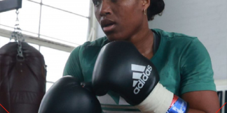 Caroline Dubois ने कहा वो जोनस को हरा सकती है।  
