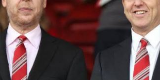 Manchester United की शेयर की कीमत गिर गई।  