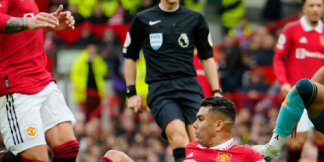 Casemiro को मैच के दौरान दिखाया गया रेड कार्ड  