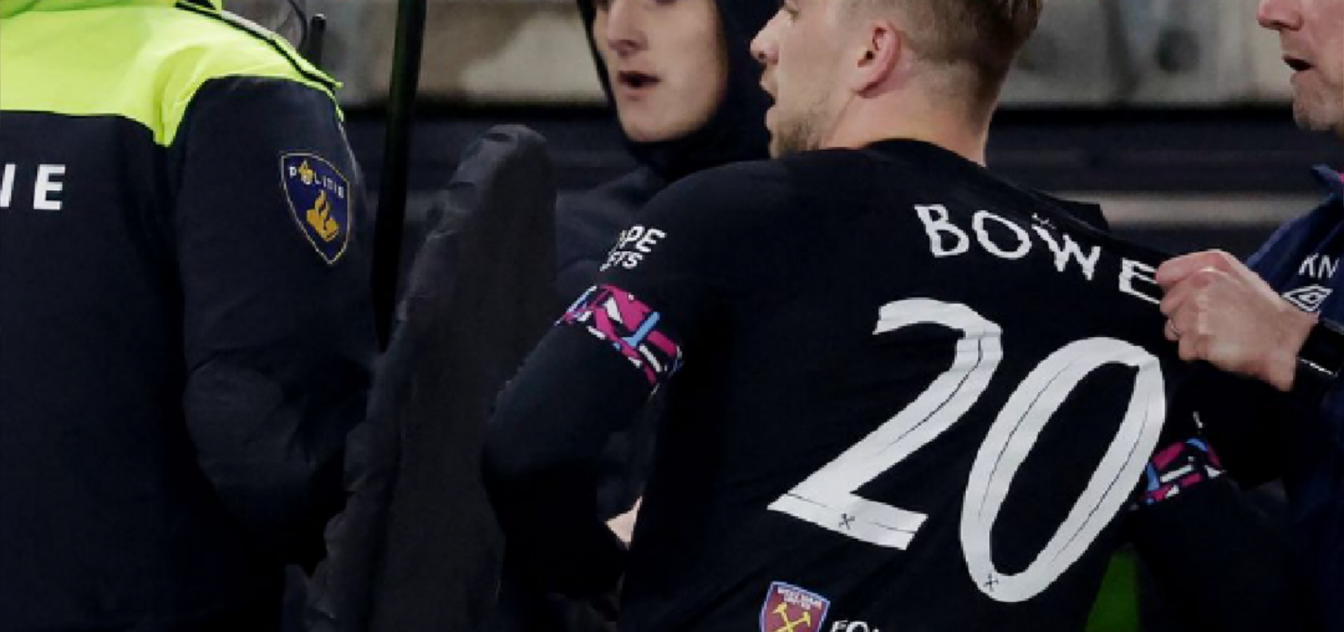 AZ Alkmaar ने ग्राउंड पर हुए हिंसा पर लोगो से माँगी माफी  