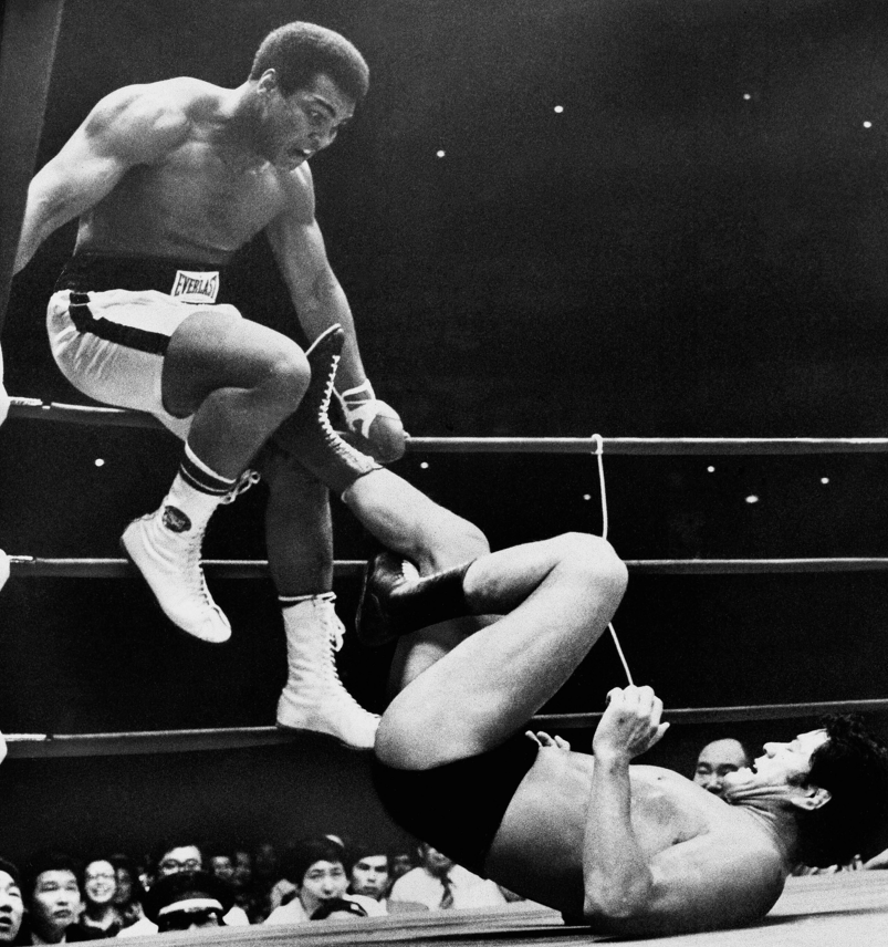 MMA Mayhem: The most Bizarre fights in history MMA Mayhem: The most Bizarre fights in history