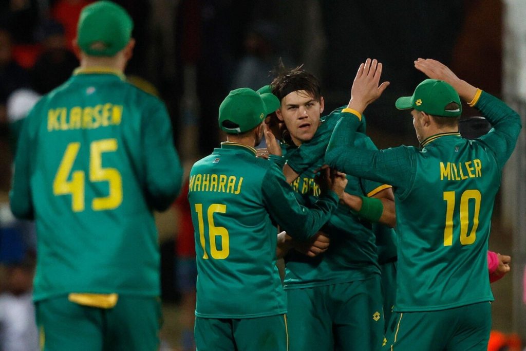 South Africa Ends Losing Run with Win Over Australia  