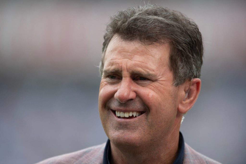 5 Cricket Commentators Who Became The Voices of Cricket  