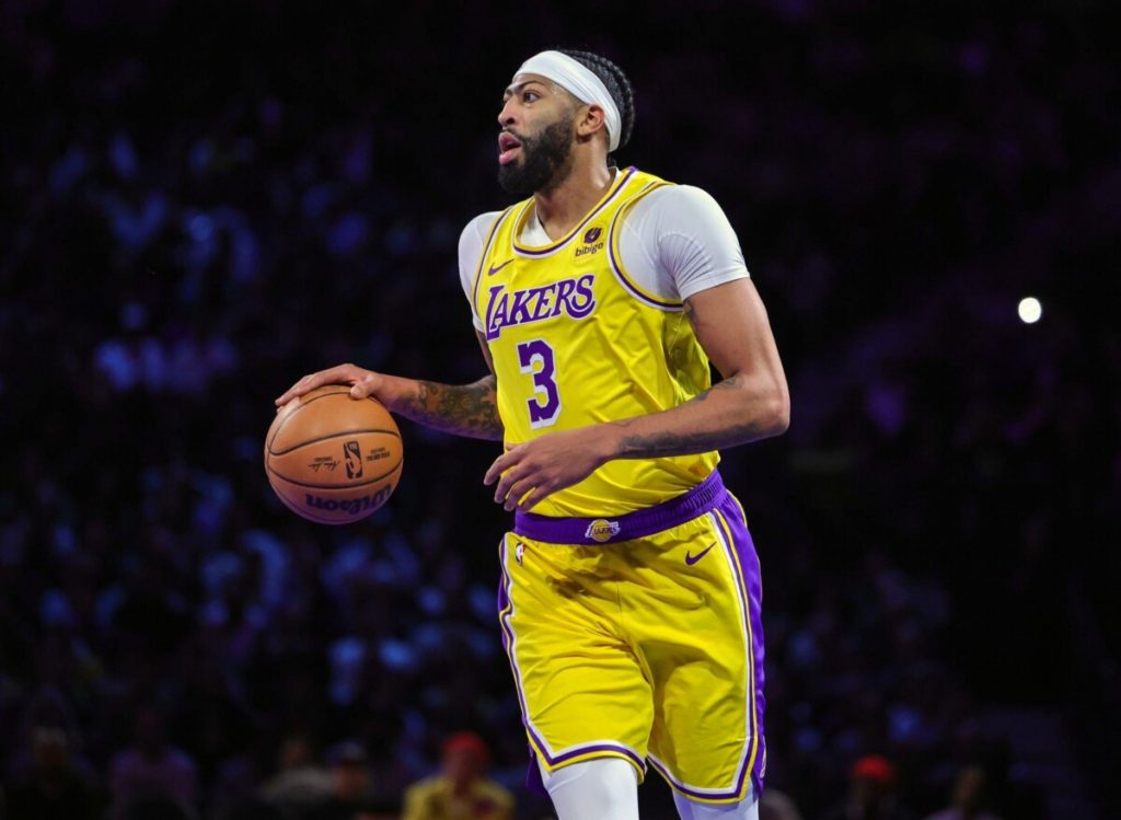 Will Anthony Davis be Playing against the Bulls on Dec 20 ?  