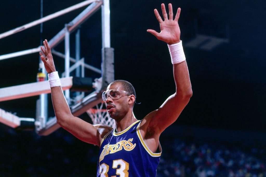 10 Players Who Played the Most Seasons In the NBA  