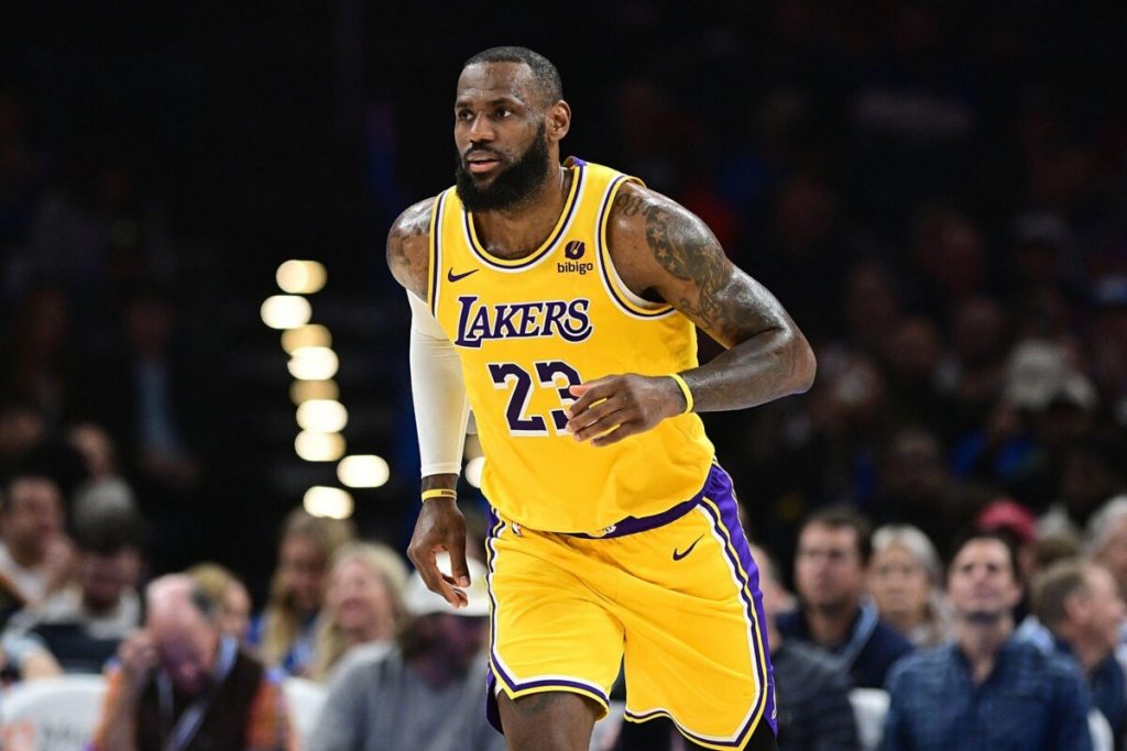 "INSANE!!!"- LeBron James amazed at the GTA 6 Trailer  