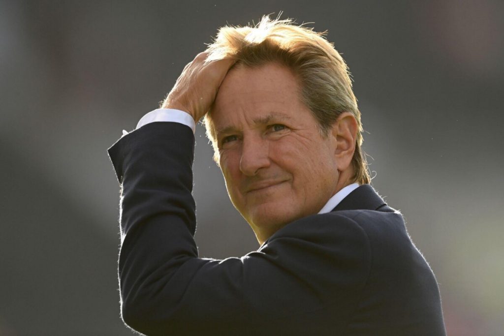 5 Cricket Commentators Who Became The Voices of Cricket  